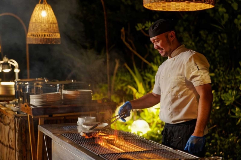 BBQ DINNER AT THE BEACH